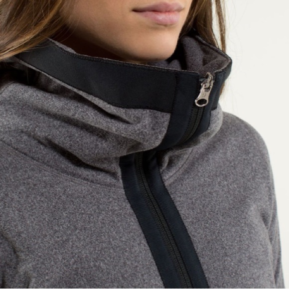 Lululemon Post Chaturanga Pullover Black / Ambient Grey - Picture 3 of 8